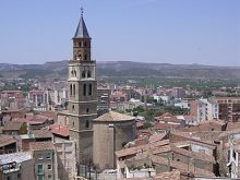 Fraga_-_Vista_general_con_iglesia_de_San_Pedro_(cropped)